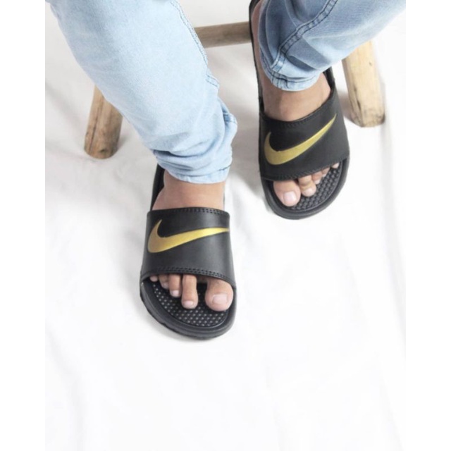 SANDAL UNISEX NIKE CEKLIST SLOP PRIA WANITA TERBARU/sandal slop terlaris.-Gold