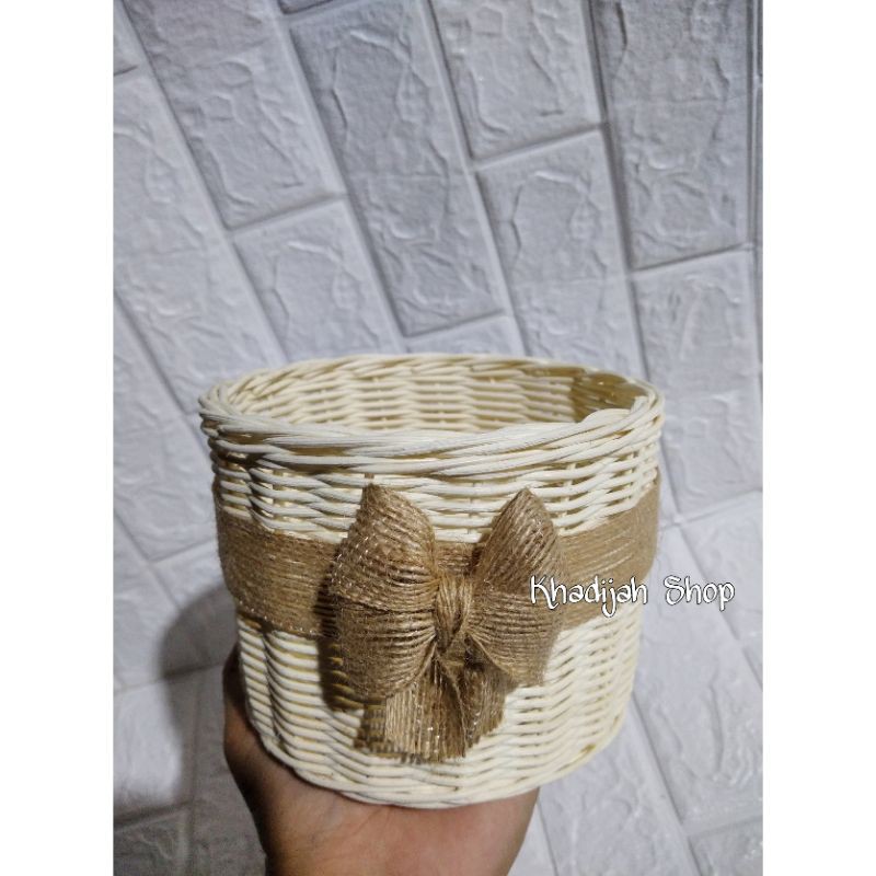 

KERANJANG BULAT DIAMETER 13CM PITA GONI / KERANJANG PITA GONI / KERANJANG ROTAN BULAT PITA GONI