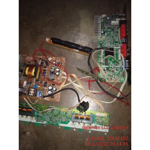 dalaman mesin tv LCD Polytron 32 inch, model lupa