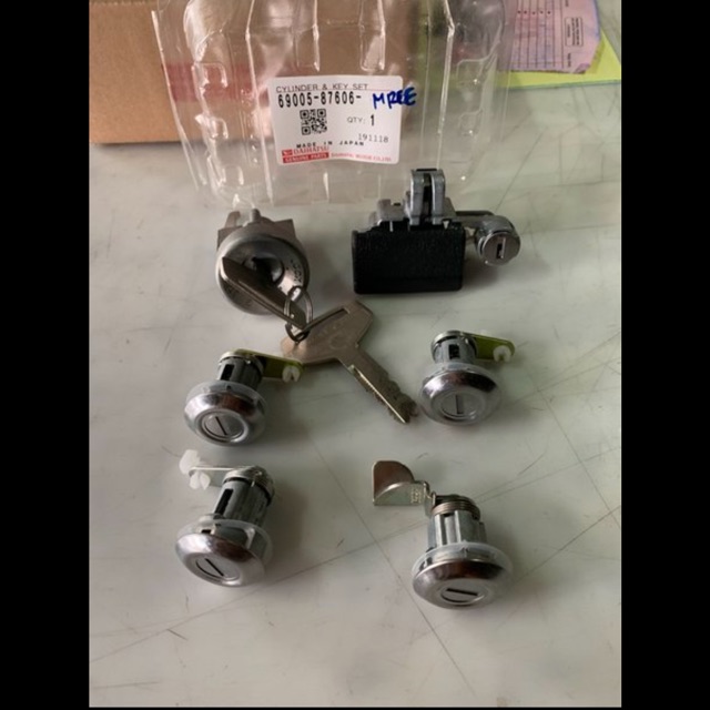 Kunci set daihatsu taft original
