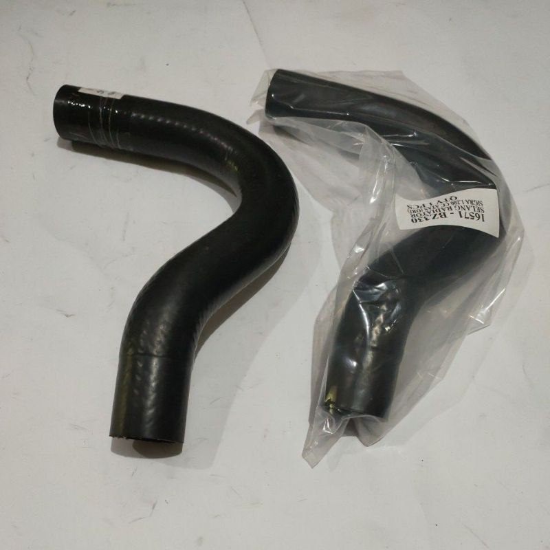 selang radiator sigra 1200 CC atas ori