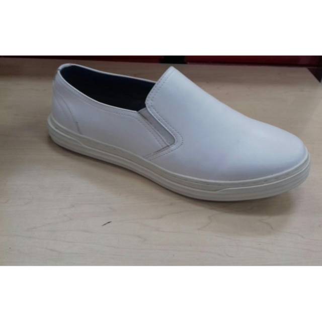 Fladeo Sepatu Pria Casual warna putih size 40-43