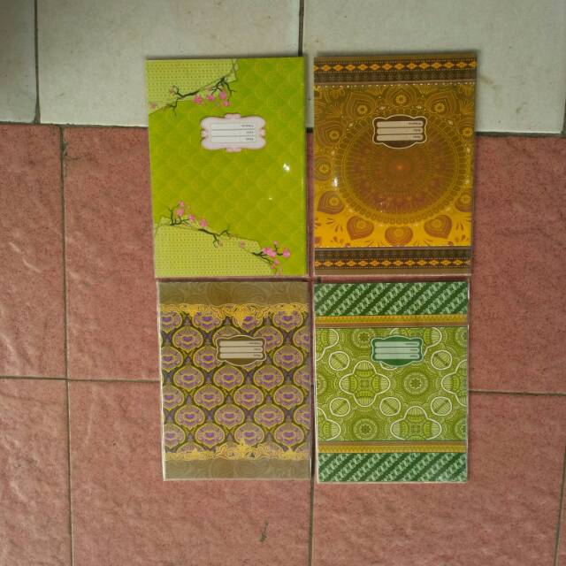 

Sampul Buku Anak Sekolah Corak Batik Nama ukuran Kwarto isi 20 lembar dalam 1 pack.