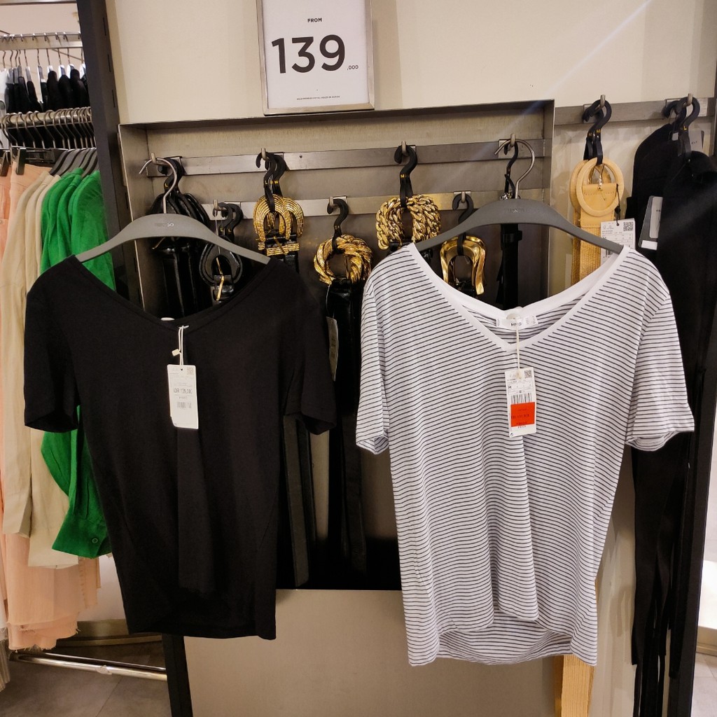 Kaos Vneck cewek Mango original