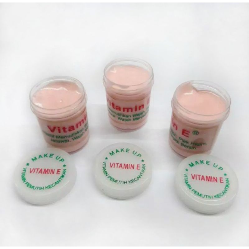 CREAM PEMUTIH WAJAH VITAMIN E LUSINAN