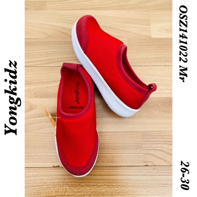 slip on merah