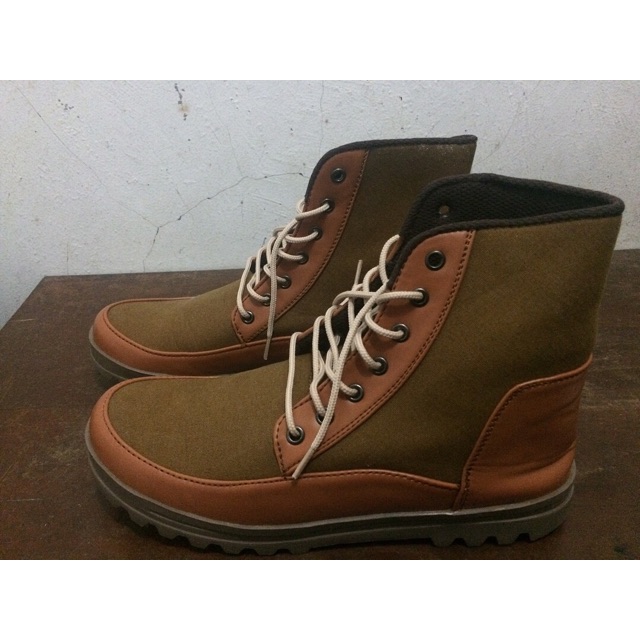 Dr. Kelvin Ankle Boots