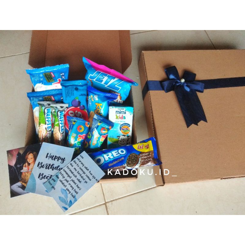 

snack box biru / snack box murah / kado / kado ulang tahun / kado wisuda / hampers jajan