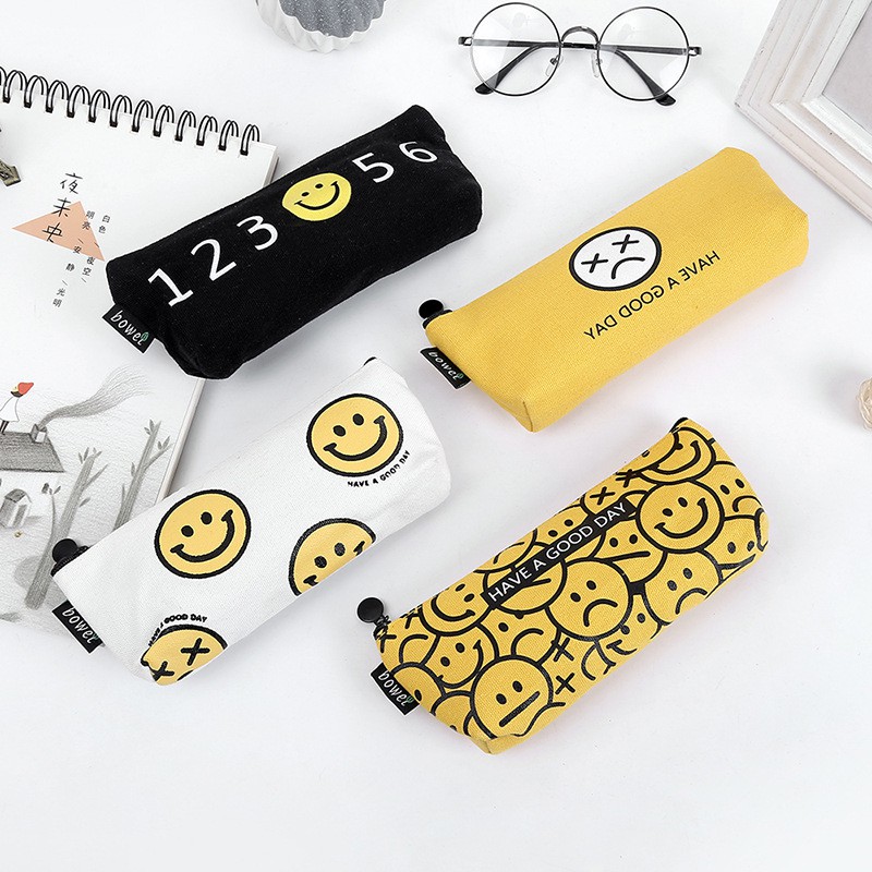 

Tempat Pensil Canvas Motif Emoji