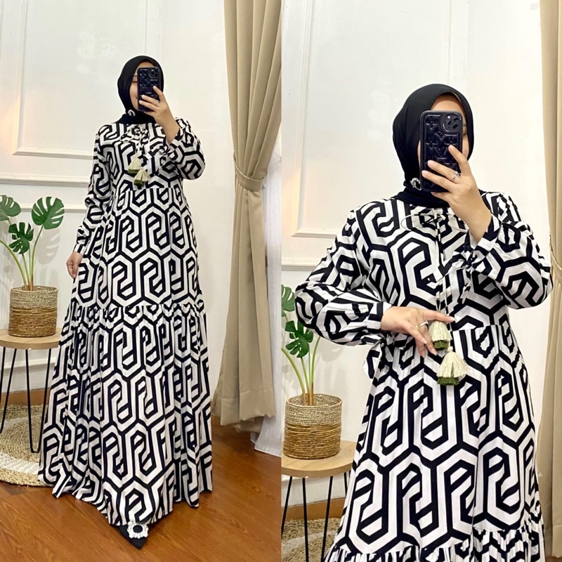 SAKURA DRESS POM POM