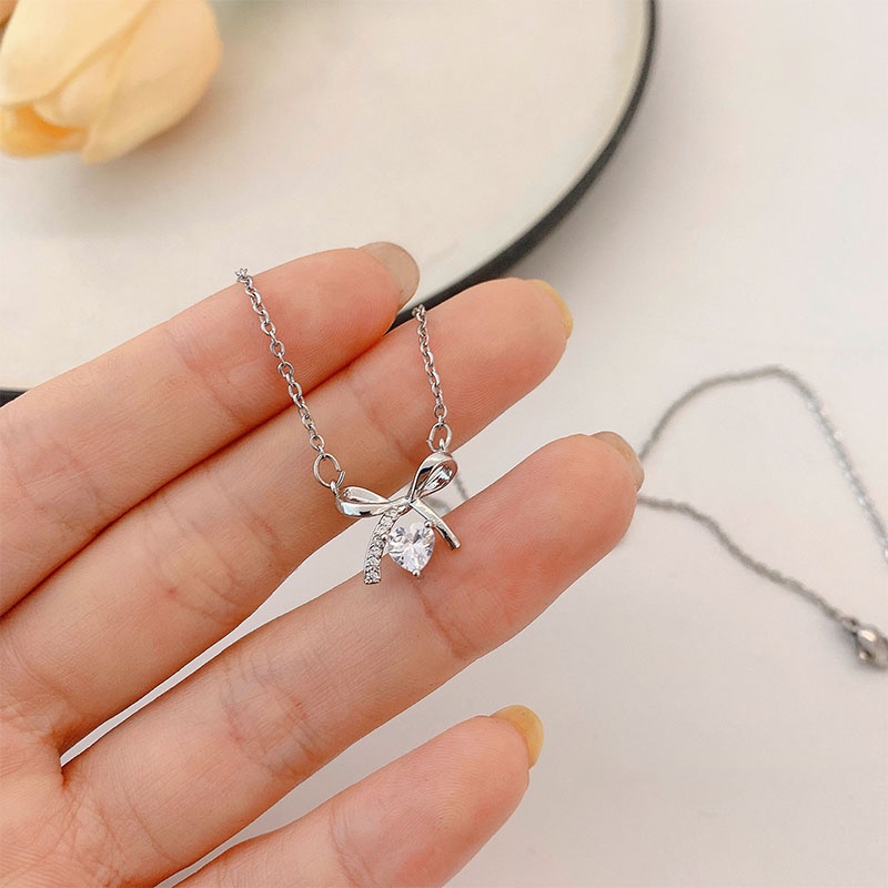 Kalung Rantai Liontin Hati Aksen Kristal Warna Silver Untuk Wanita