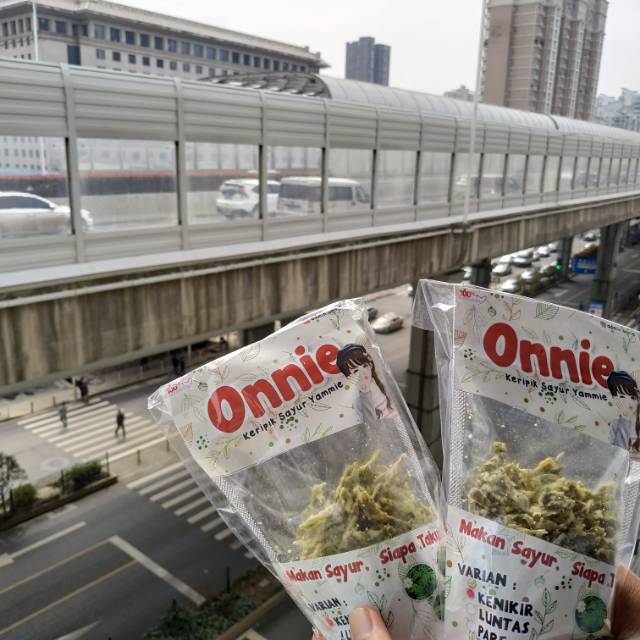 

Onnie keripik sayur yammie VARIAN DAUN KENIKIR