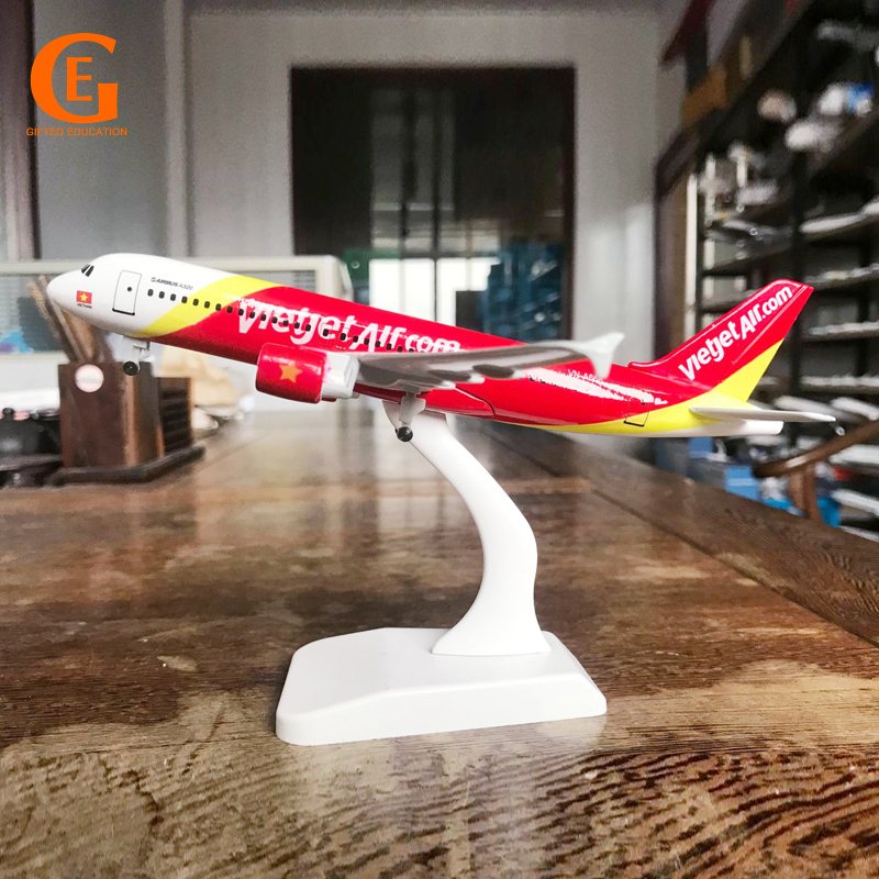 Mainan Model Pesawat Terbang Vietnam Vietjet Air A320 Airbus A320 Bahan Metal Diecast Ukuran 16CM / 20CM