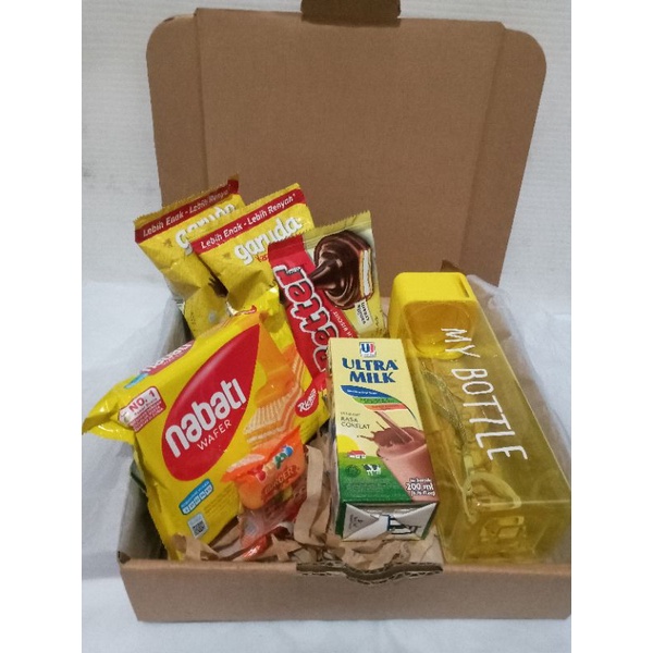 

HAMPERS SNACK KUNING + TEMPAT MINUM BY REQUEST UCAPAN