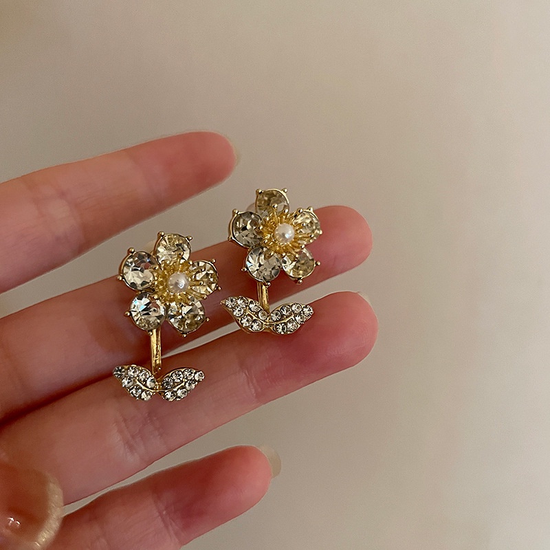 Anting Tusuk Gantung Temperament Desain Bunga Hias Zirconkristalberlian Gaya Koreasimple Untuk Wanita