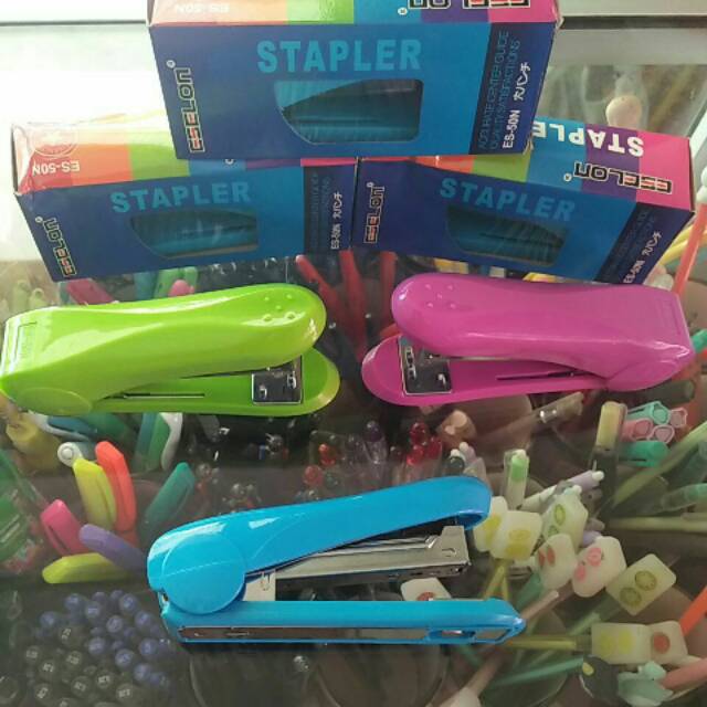 

Staples ESELON besar