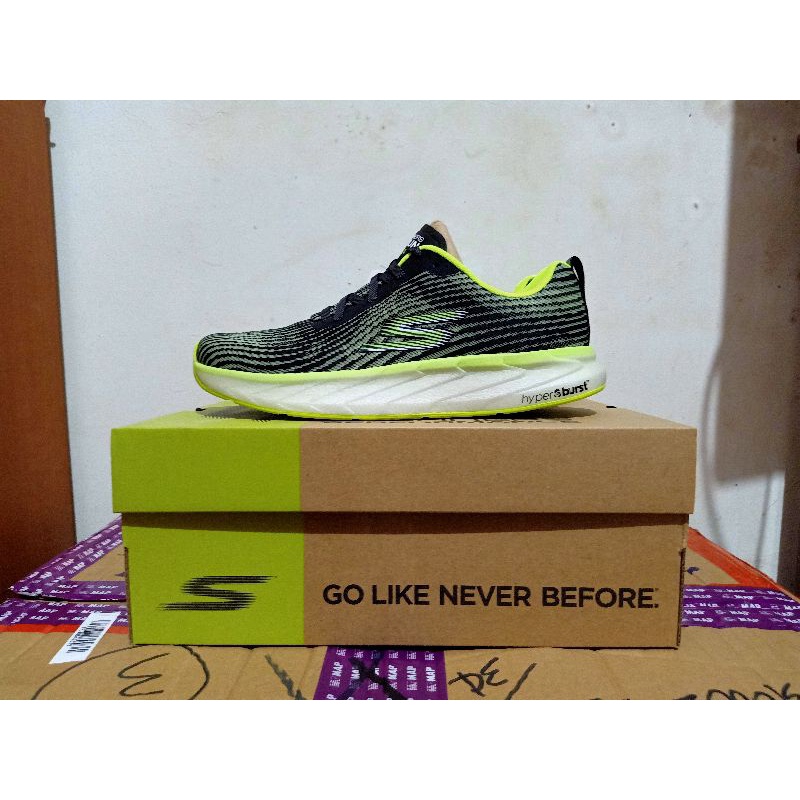 SEPATU LARI PRIA SKECHERS GO RUN FORZA 4 BLACK/LIME 220208BK ORIGINAL