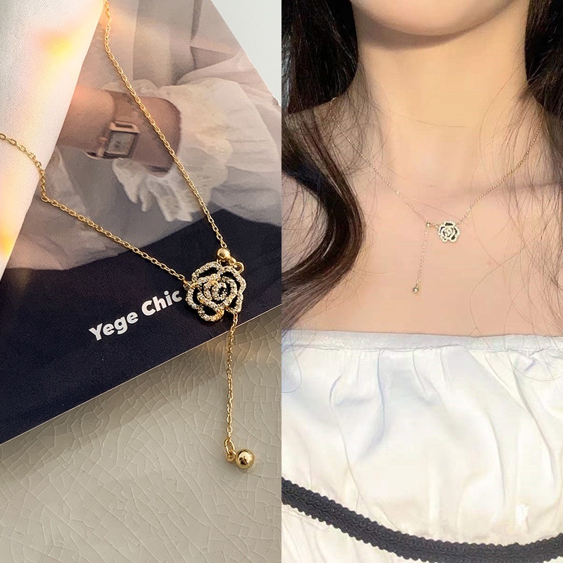 Kalung Rantai Dengan Liontin Bunga Camellia Warna Hitam Untuk Wanita