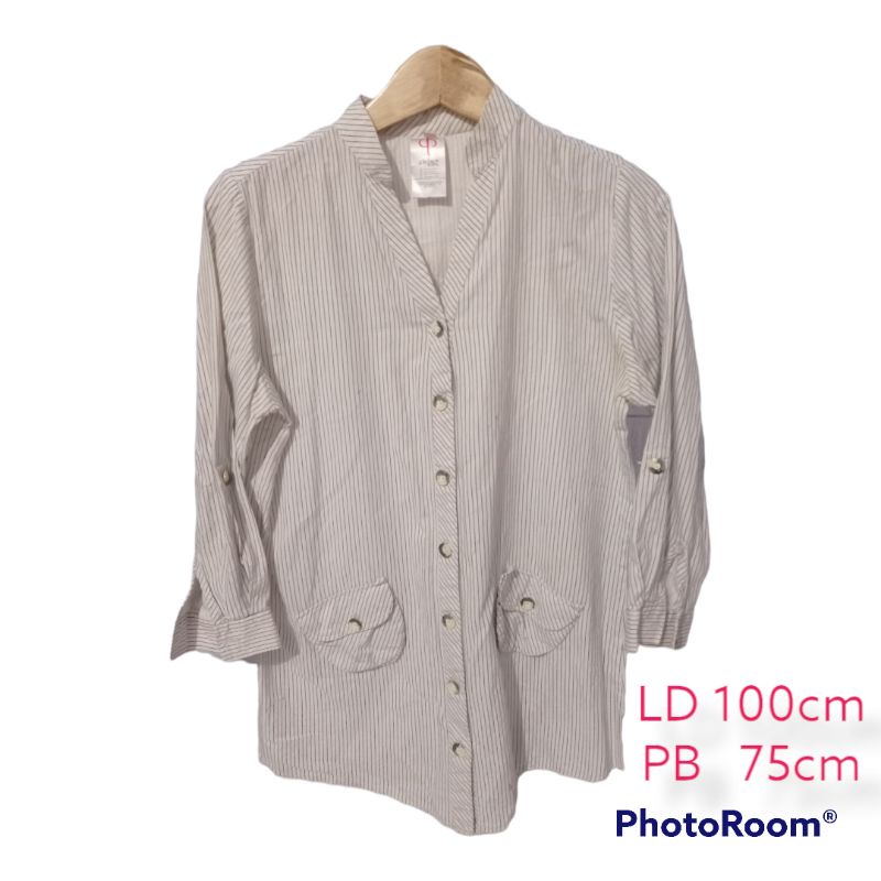 Atasan tunik putih lengan panjang brand distro motif garis vertikal busui kancing hidup