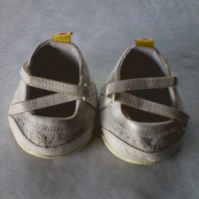Sepatu build a bear