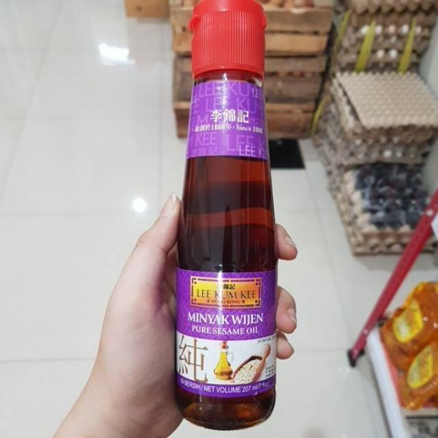 

Lee Kum Kee Pure Sesame Oil 207 ml Minyak Wijen LeeKumKee Makyu