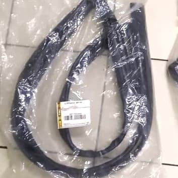 Karet Kaca Pintu Belakang  tengah Kuda Diesel  Grandia Long