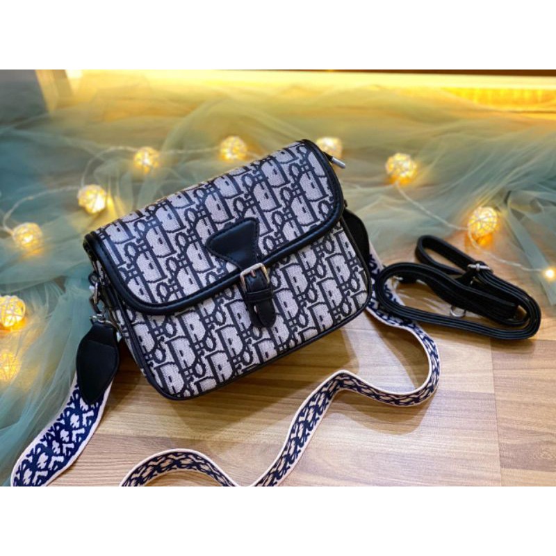 TAS SLEMPANG WANITA MOTIF HITAM PUTIH
