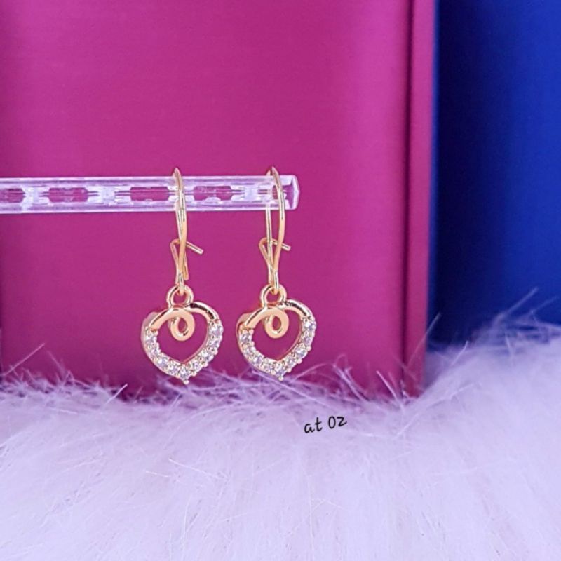 Anting model love,awet,tidak luntur ya