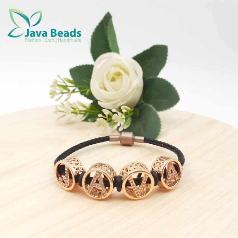 Gelang Tali Kawat Wanita Liontin Huruf