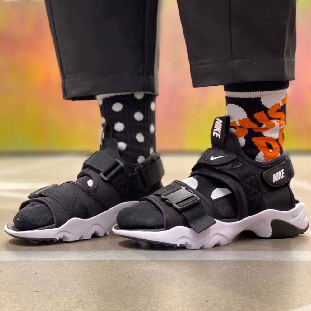 Sepatu Sandal  Wanita  Model Nike  Canyon Elegan Untuk Musim 
