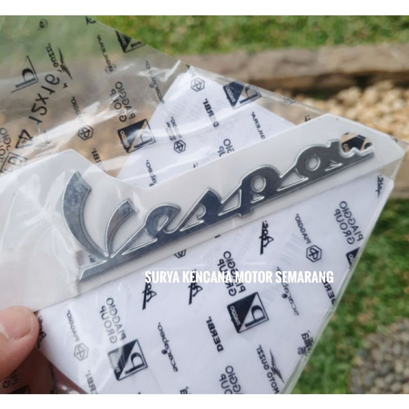 Logo emblem stiker sticker VESPA dada depan kanan Vespa Matic all LX S LXV Primavera GTS 946 Sprint 