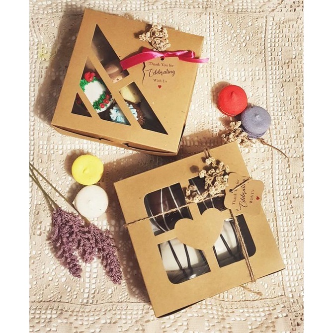 

Kotak / Box / Dus Kombinasi Mika 18 X18 Gift Box