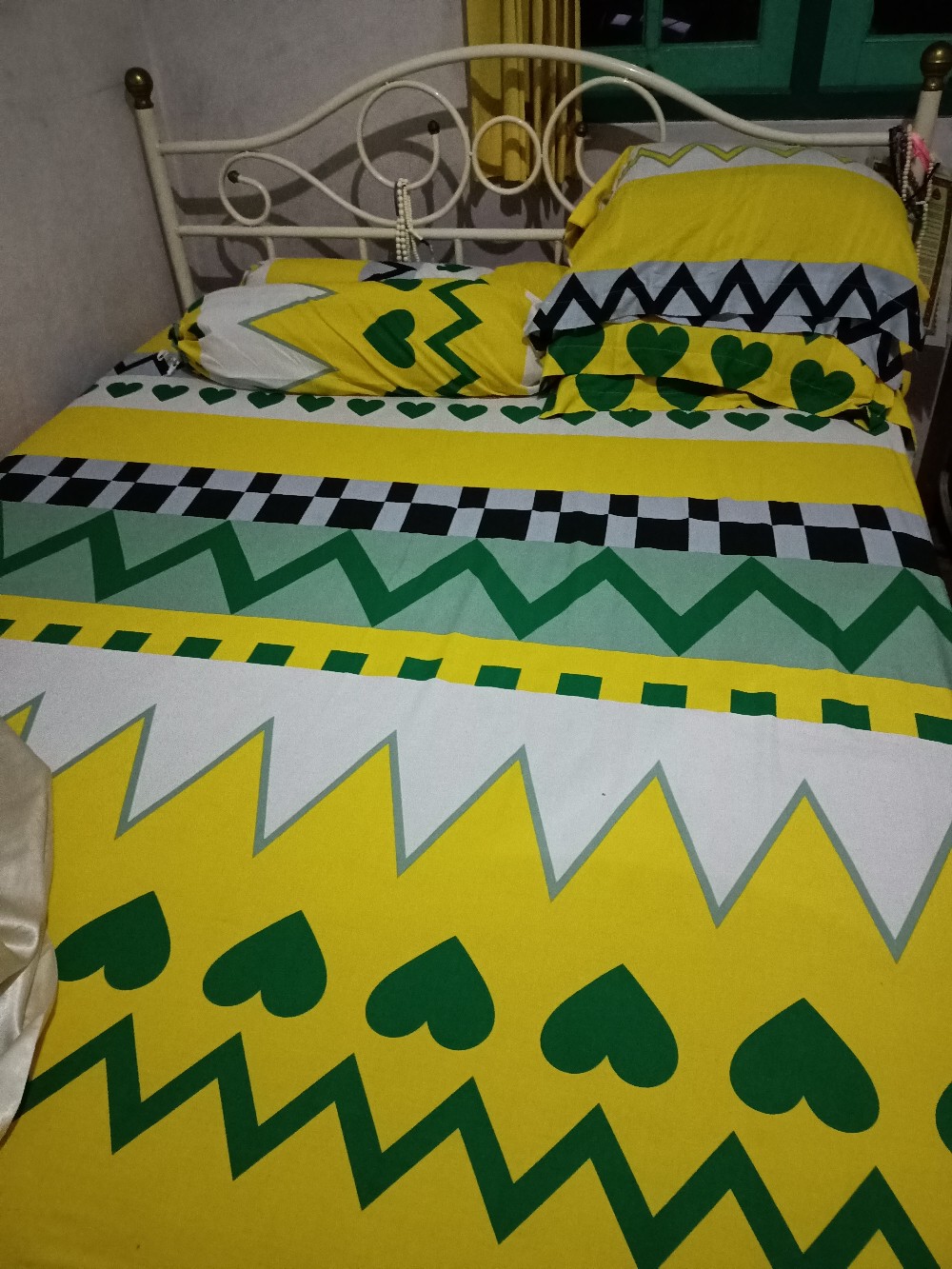 Sprei Set Katun Lokal Premium Kotak Kotak Putih Dan Motif Daun Monstera