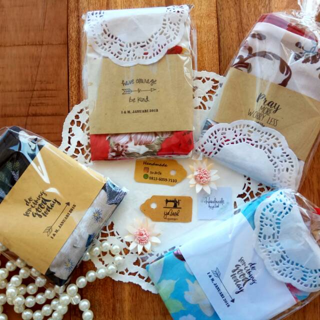 Souvenir pernikahan / pouch / dompet makeup