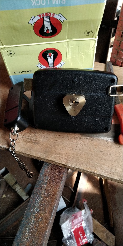 Kunci Pintu Otomatis Cobra Besi