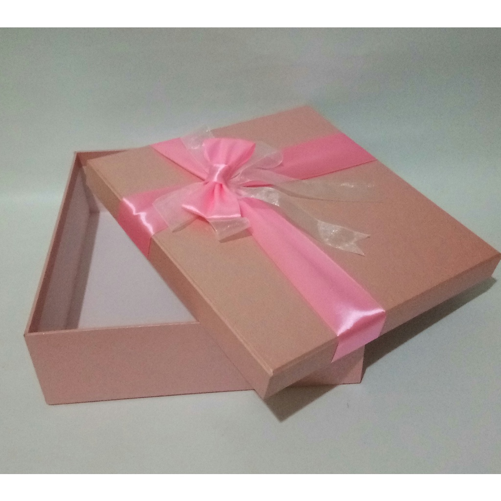 

Kotak Kado Gift Box 25x25 cm tinggi 8cm / Box Hampers Eksklusive /Kotak Kado Mewah