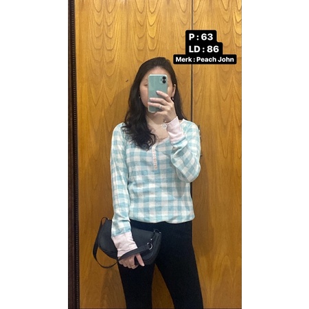 NEW BAJU ATASAN WANITA  MERK PEACH JOHN KAOS LENGAN PANJANG MOTIF KOTAK STYLE KOREA PRELOVED SURABAY