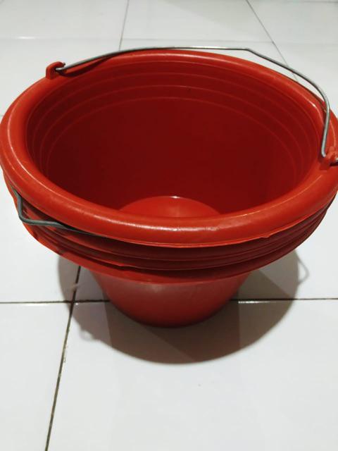 Ember Cor Warna Oren Kecil