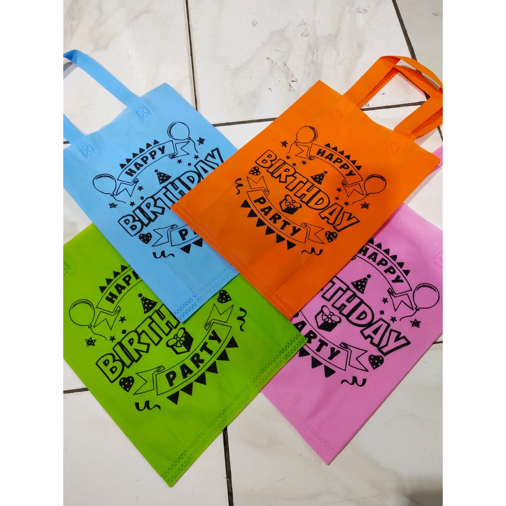 

TAS GOODIE BAG SPESIAL ULTAH (25x35x8) 70gsm