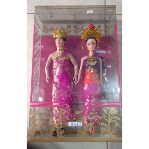 boneka adat pengantin Bali