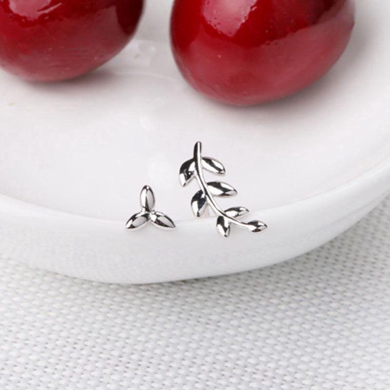 Exquisite Bright Anting Tusuk Asimetris Sterling Silver 925 Model Ranting Daun Zaitun Hypoallergenic Untuk Wanita