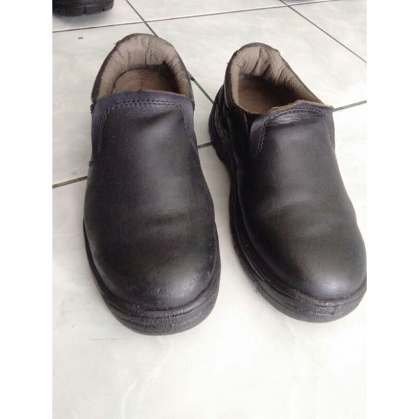 sepatu safety second