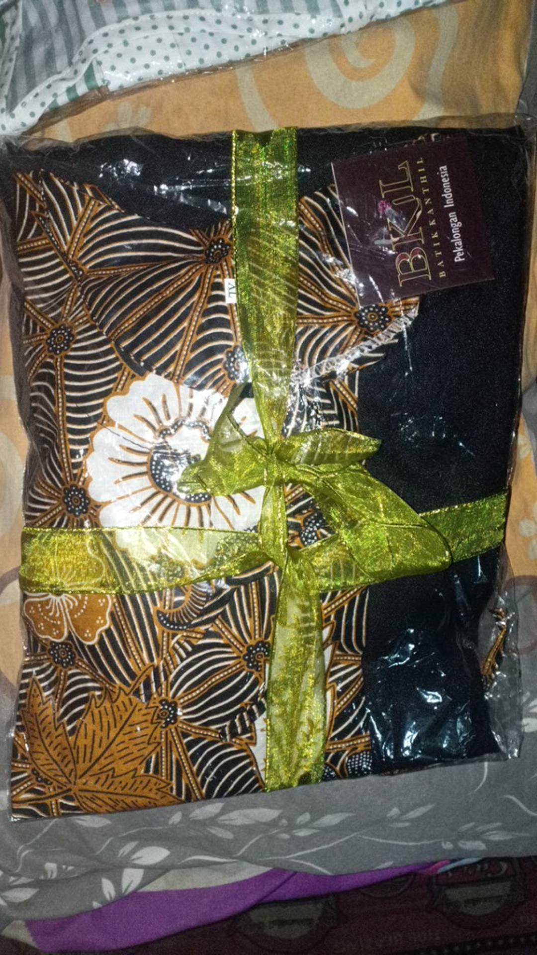 Atasan Batik Wanita Kembang Pita Blouse