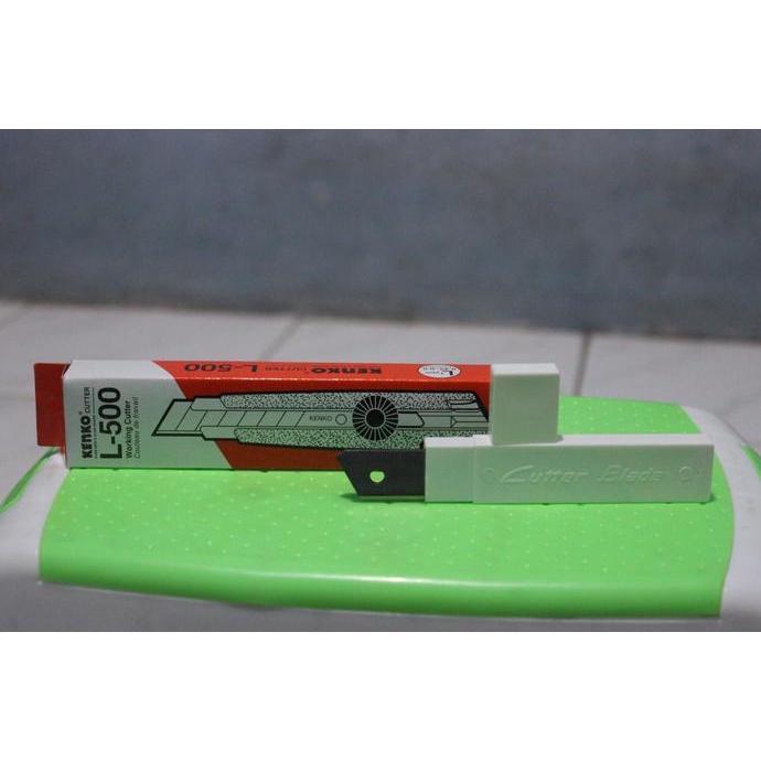

Jual Paket Cutter L-500 L 500 Cuter Kenko Pisau Kertas Dengan Refillnya Diskon