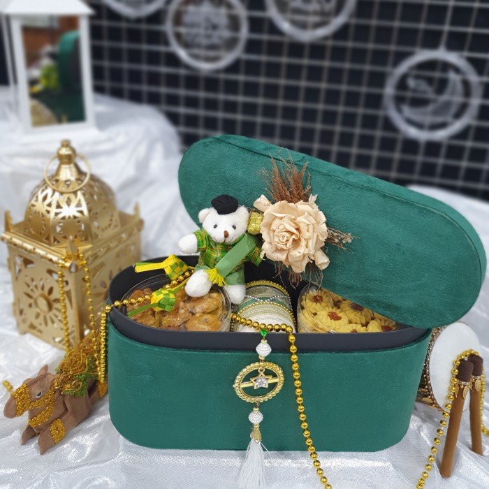 

Paket box hampers lebaran kue kering toples murah 65