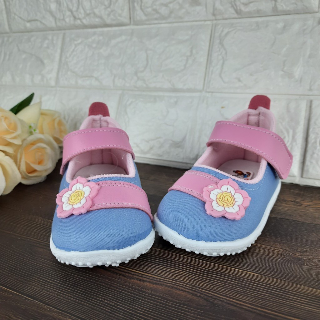 [TAMAN SEPATUKU] SEPATU TRENDY MURAH ANAK PEREMPUAN 1-2.5 TAHUN BUNGA PINGGIR BUNYI  CIT-CIT FAX21