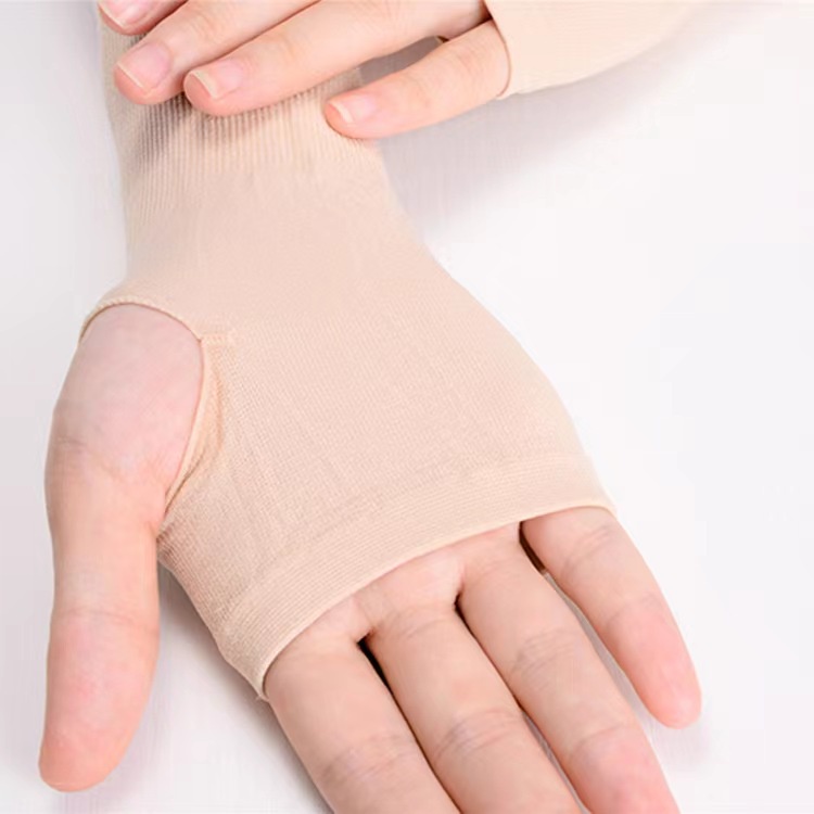 (Hello Girl) D40  Sepasang Sarung Tangan Manset Let's Slim Cool wristlet Original Import