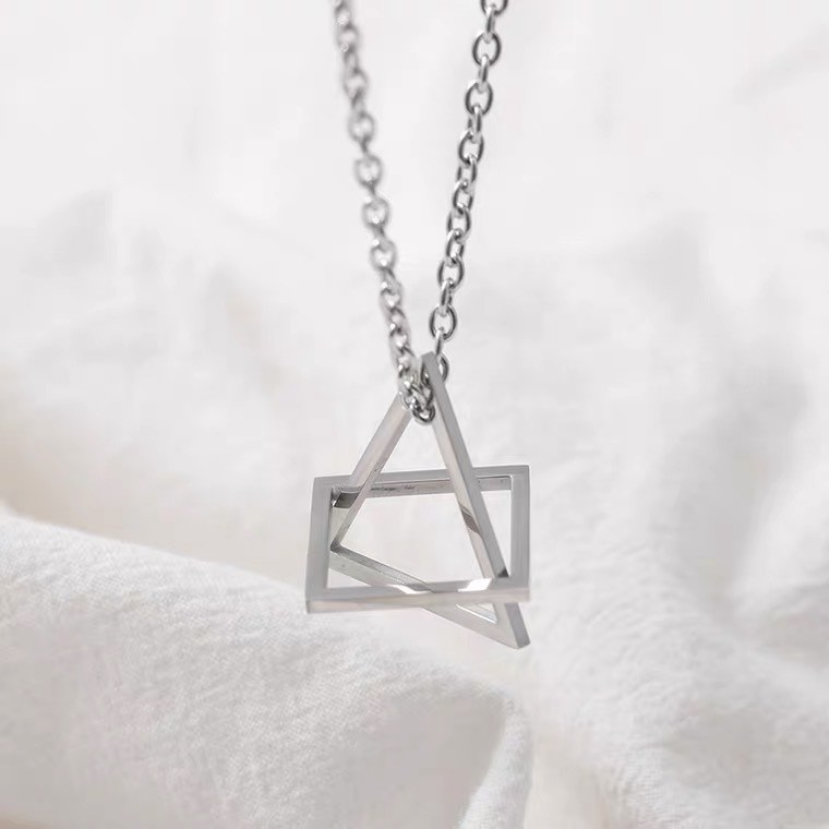 Kalung Rantai Dengan Liontin Segitiga Geometri Warna Silver Gaya Hip Hop Untuk Wanita