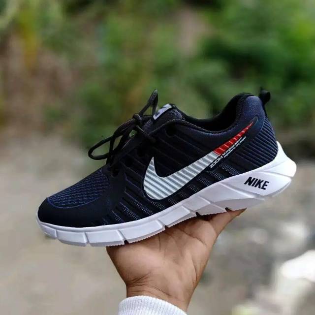 sepatu sport NIKE ZOOM. NO DUSS