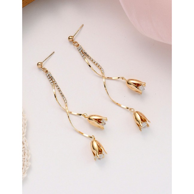 LRC Anting Tusuk Fashion Golden Long Rose Metal Earrings With Diamonds K75944